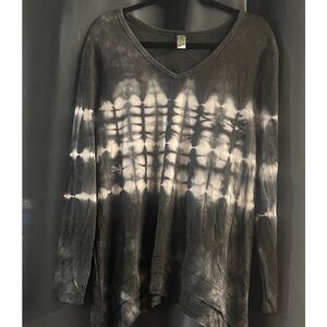 GreenTea V-Neck Long Sleeve Top - Gray and White